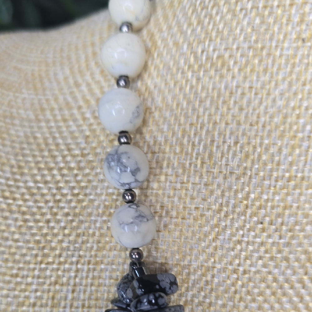 Snowflake Obsidian and Cream/White Howlite Silver Tone Beaded Necklace - Picture 5 of 13